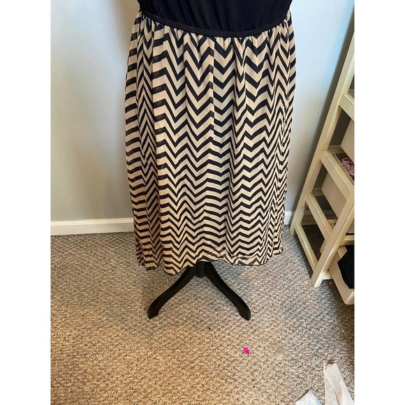 Black and Tan Chevron Print Dress - Picture 6 of 6